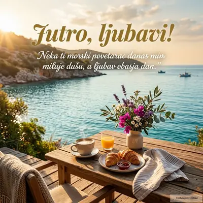Romantično letnje jutro uz more, predivan prizor izlaska sunca.